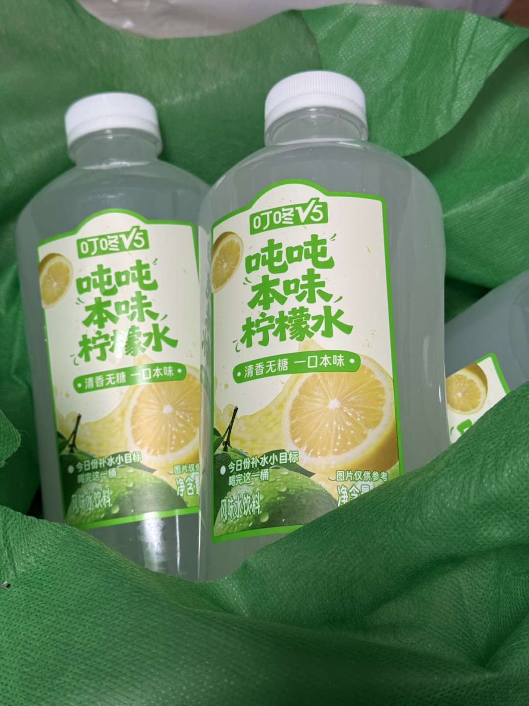 「改喝0糖饮料反而胖了」上热搜:我把新闻里的“三大陷阱”逐条对了一遍证据——两条值得记,一条站不住
