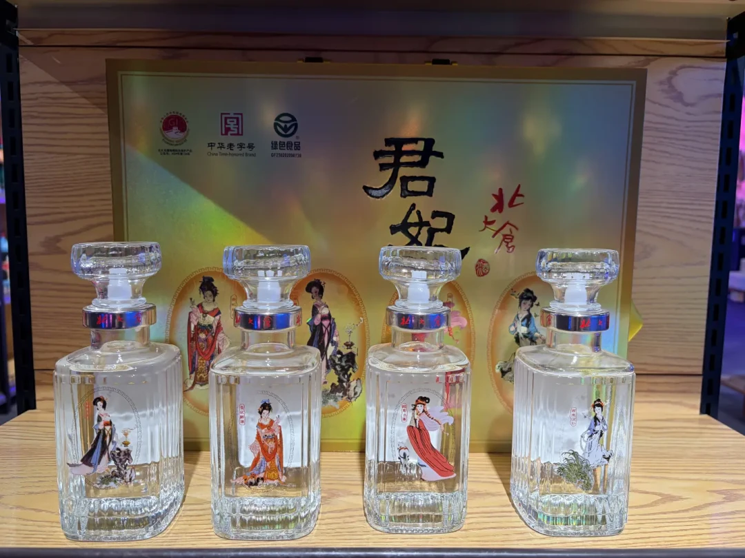 北大仓摆上东北酒席:48块的部优、600多的君妃、2000+的枪酒,一桌酒三种账
