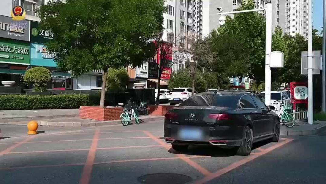 开学还有4天,通学专线密集上线:接娃出门前,先搞清楚校门口的“直罚区”和“10分钟宽限”