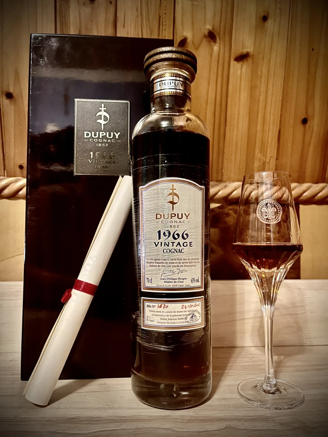 三大厂的XO喝完，下一瓶喝什么：从酒庄年份到独立装瓶的干邑进阶梯