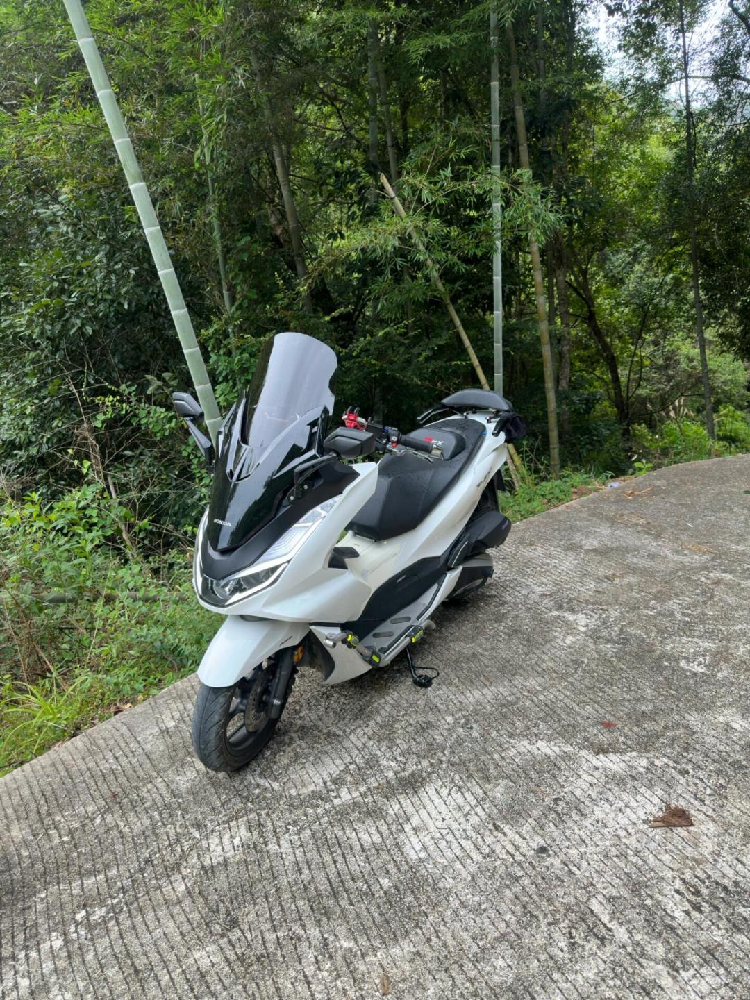 11级阵风把摩旅队伍困在新疆:翻完摩友的