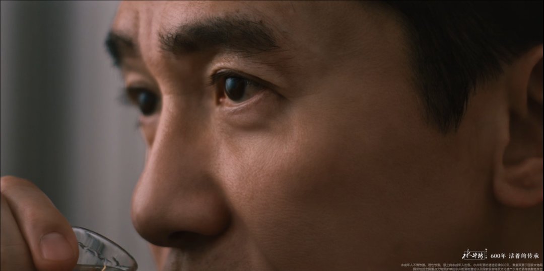 梁朝伟代言水井坊8个月,酒价跌进两百多:这张“影帝牌”到底买到了什么?