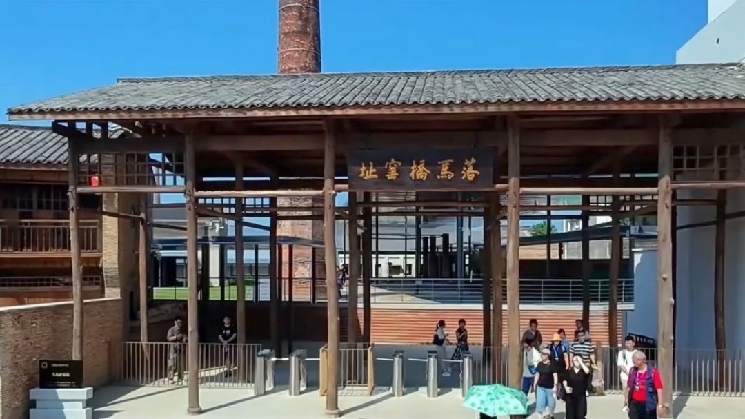 给景德镇挣来世界遗产的,不是瓷器:珠山是碎瓷堆出来的山,瓷业垃圾层最厚14米,申遗后首展只到8月31日