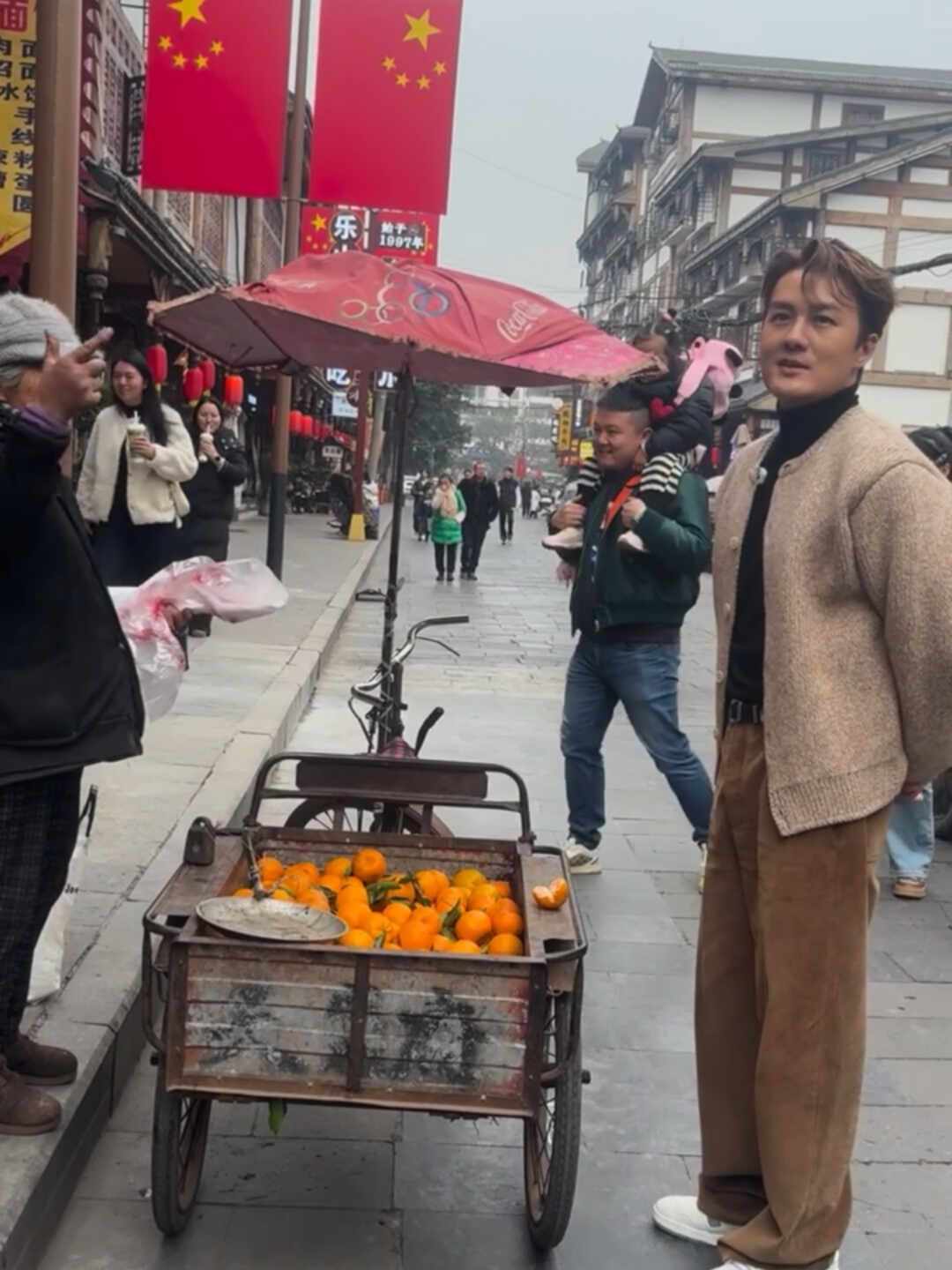 88块的票,2.3万人的合唱:吴克群的2026比顶流还忙