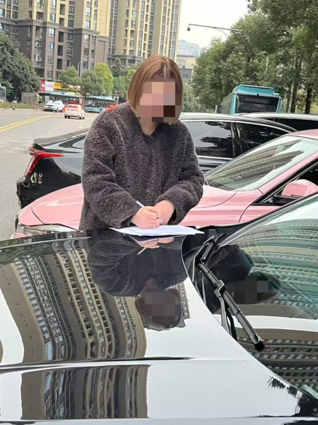 二手燃油车一个月跌3万，连BBA都开始松动：3类崩盘价车可以捡，4类再便宜也别碰——签前对照10项