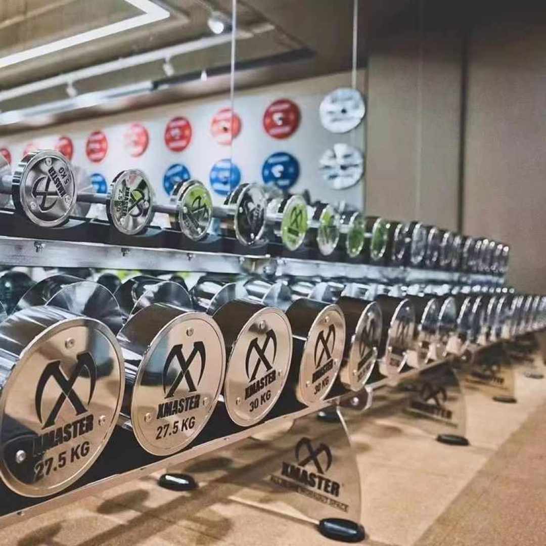 一对哑铃真能替代健身房?给三种在家训练的人划清界限