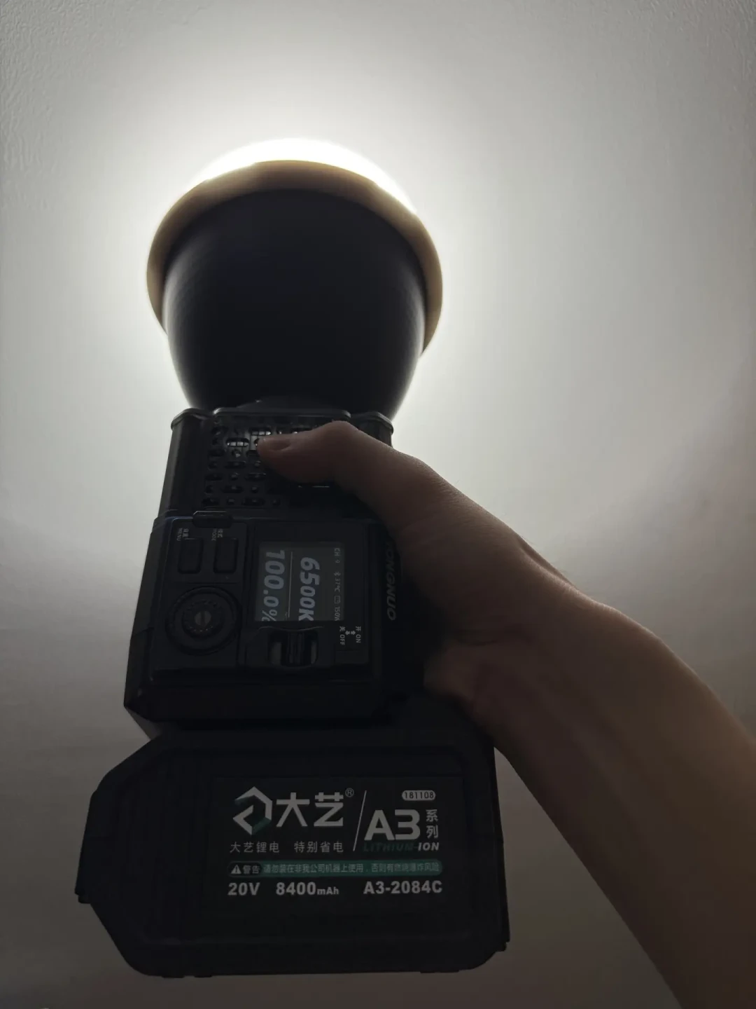 压到同一千元档，艾蒙拉 Ray 120c 和永诺 150 Ultra 怎么选？真正的差距在“怎么供电”