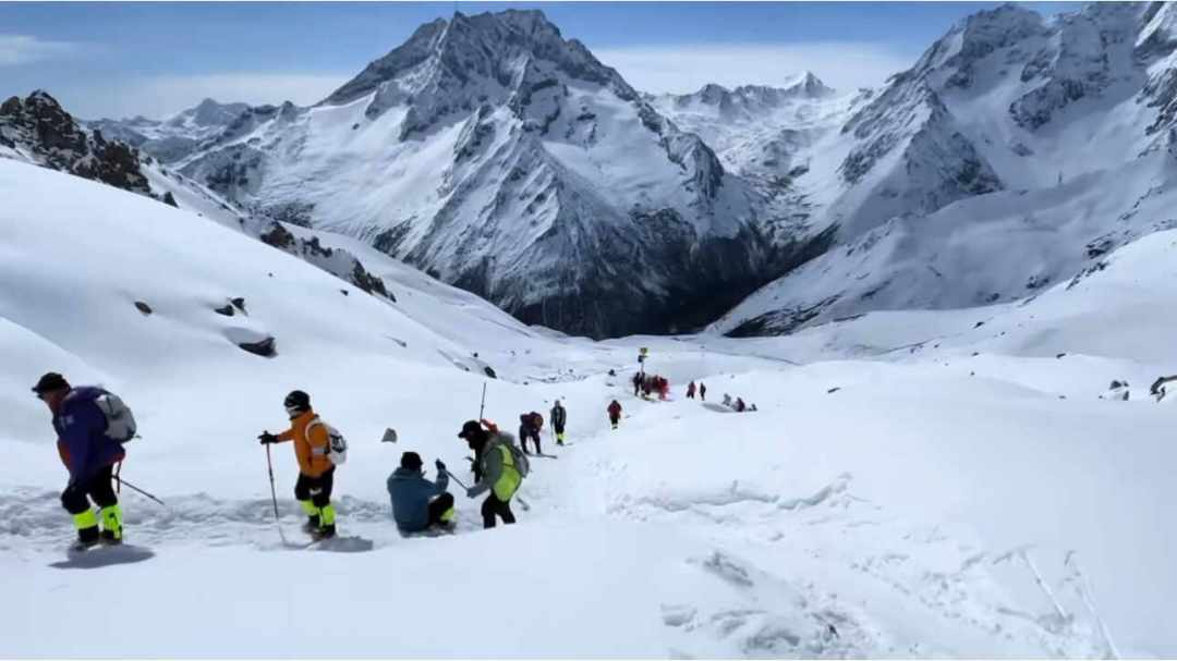 26岁男子在4900米坠亡、哈巴雪山临时封山:这份2026年档案,秋季想报名登山的人先看一遍
