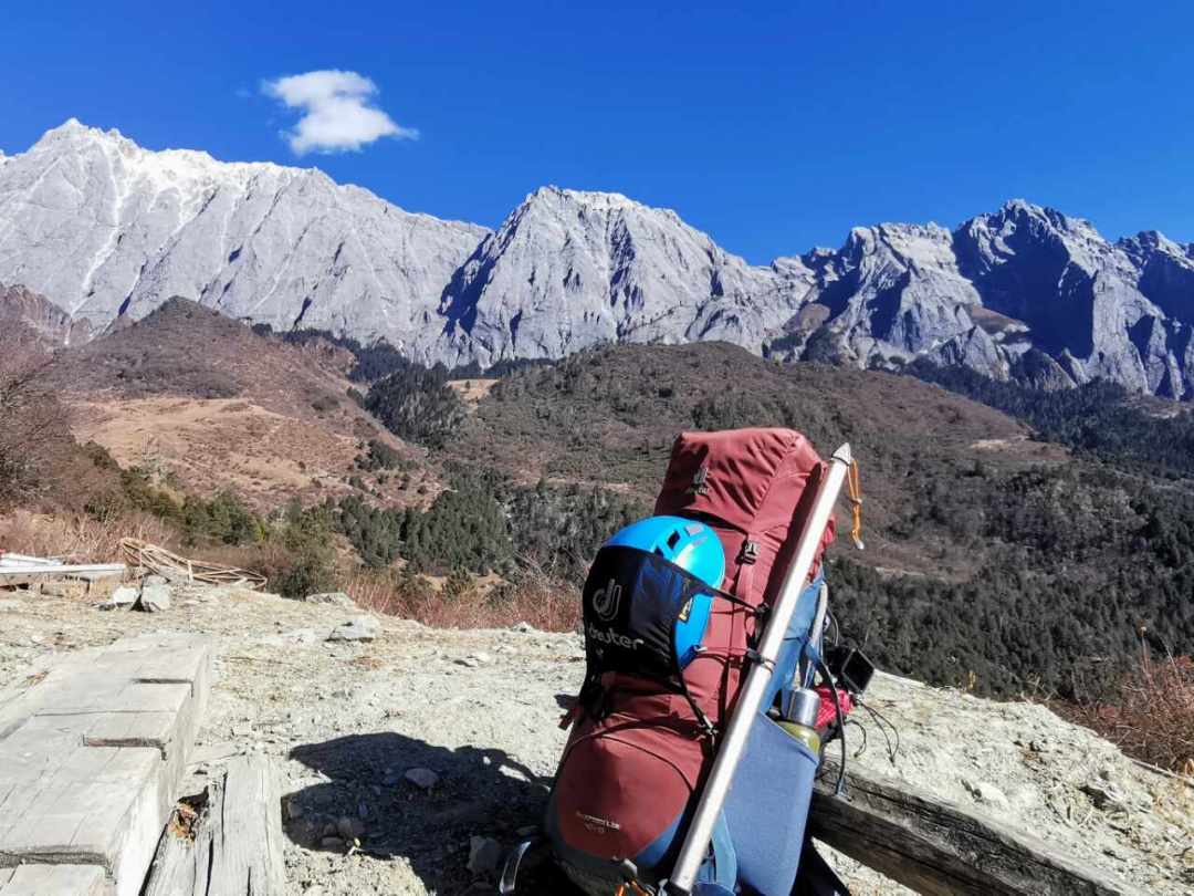 26岁男子在4900米坠亡、哈巴雪山临时封山:这份2026年档案,秋季想报名登山的人先看一遍
