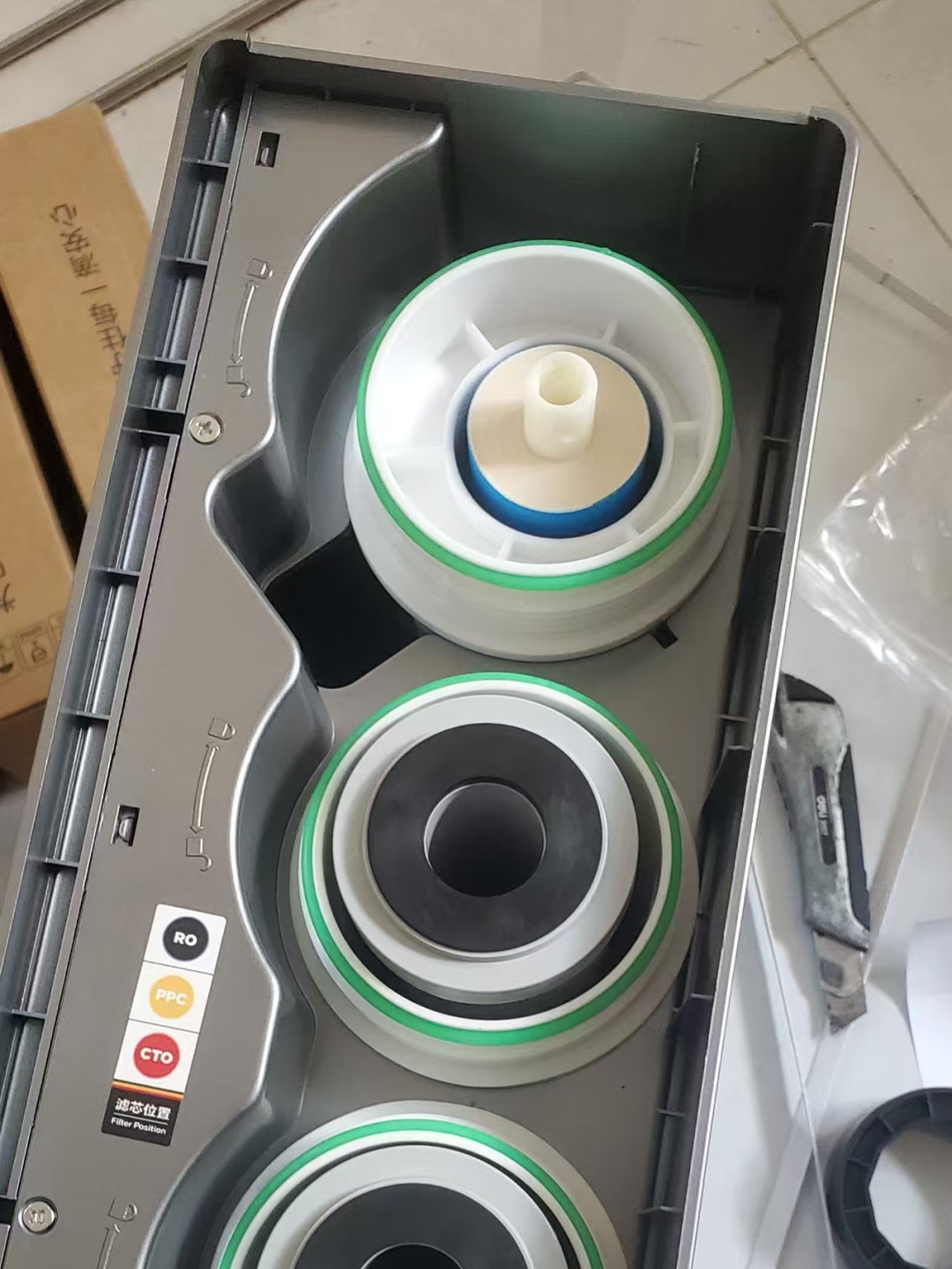 专用滤芯换一次五百多,通用滤芯日均不到4毛:水吧净水器的耗材账,两边都没跟你说实话