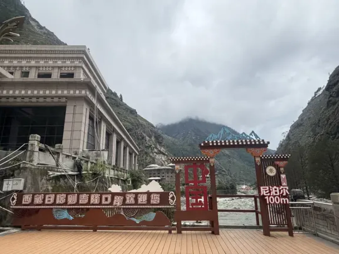 这场泥石流不是雨招来的：吉隆冰崩划掉了高原穿越的三条老经验