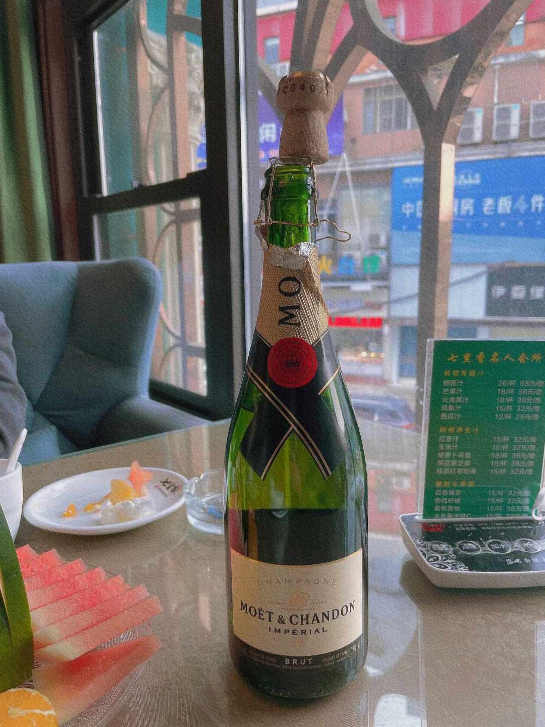 酩悦香槟官方旗舰店600多、代购渠道300多:中秋前这瓶香槟到底该花多少钱