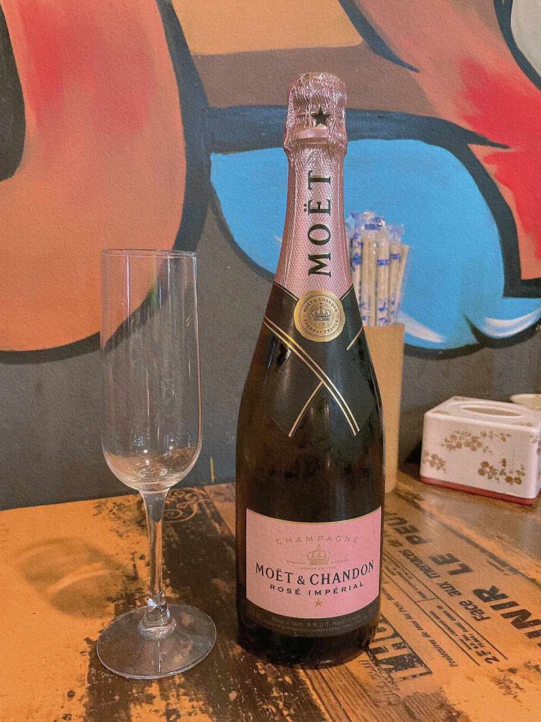 酩悦香槟官方旗舰店600多、代购渠道300多:中秋前这瓶香槟到底该花多少钱