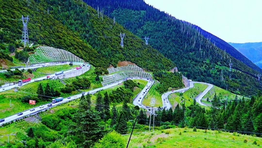 比高反先来的是晕车:翻完8月的川西晕车帖,我把司机该做的事排了个序