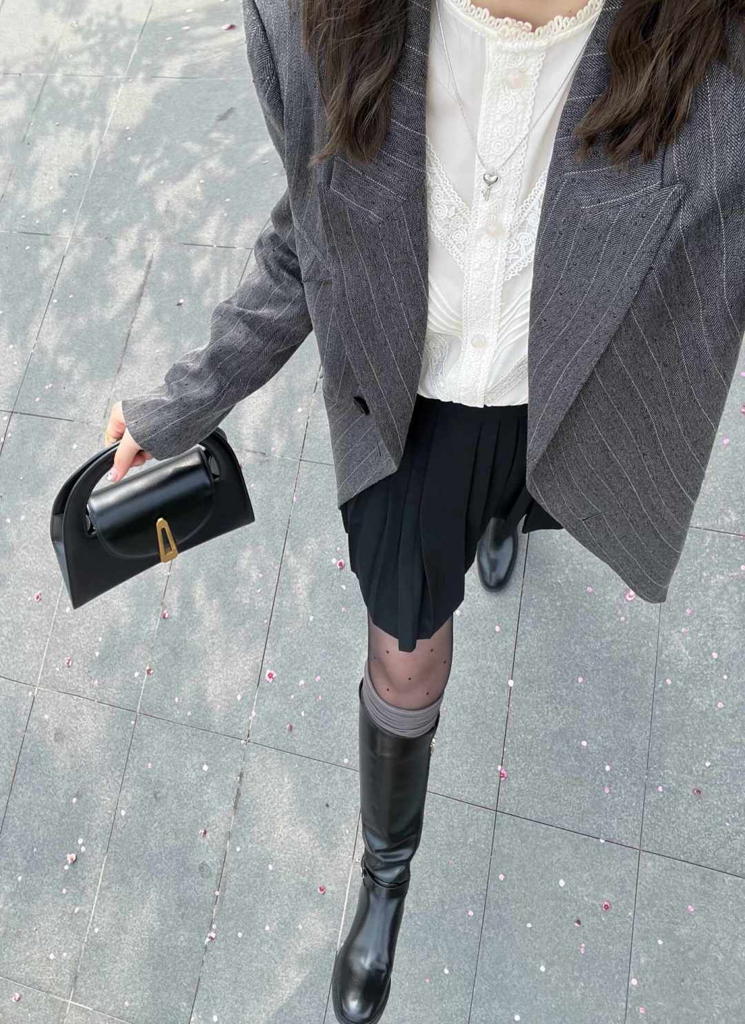 刷到的内容早已“5G入秋”，天气却说平均还要再等16天：盘完60篇早秋热帖，现在真正值得入手的秋装就这几类