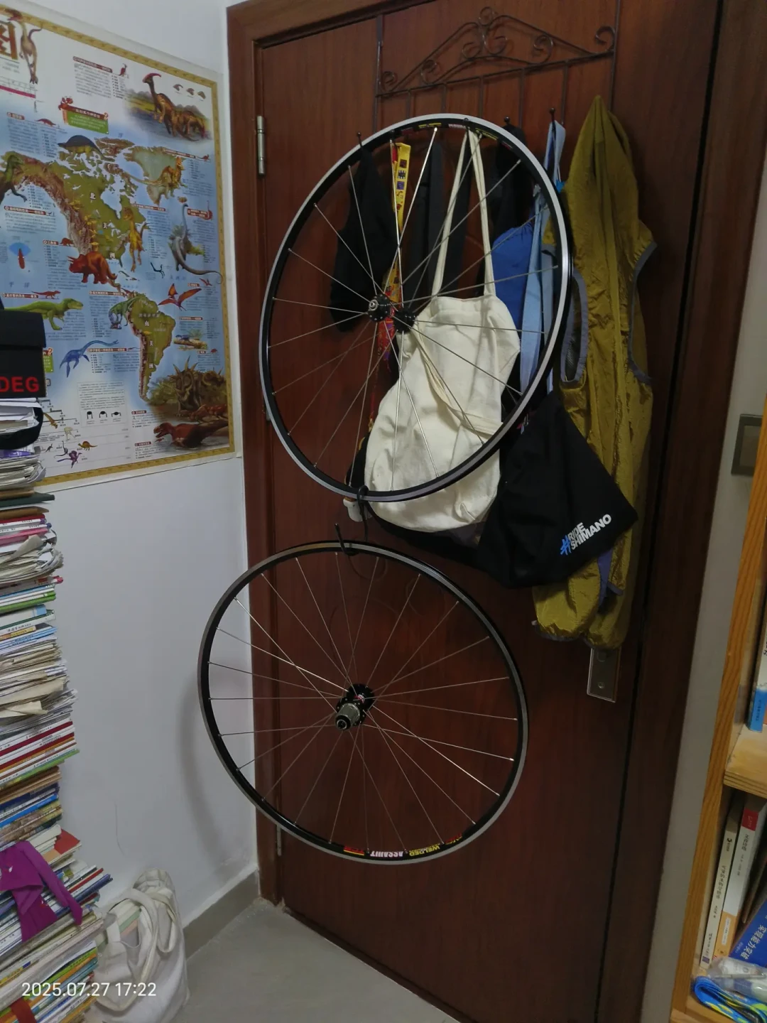 自己手编一对轮组?把零件、工具、翻车三笔账算完,你就知道该DIY还是买成品