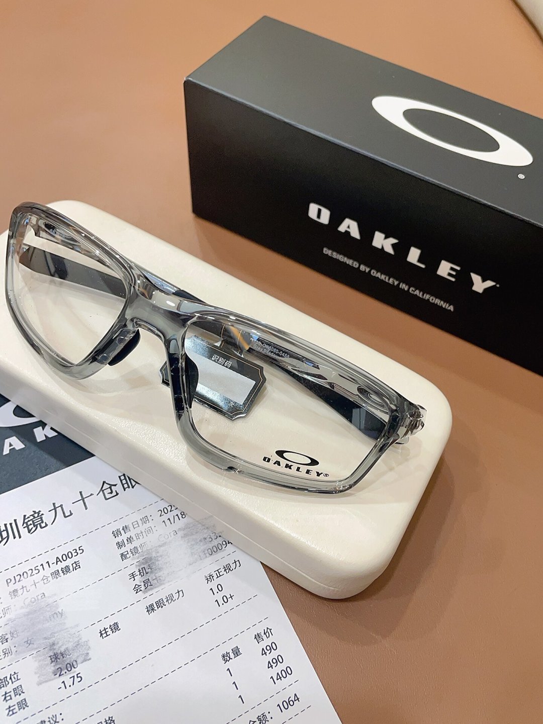 近视党想戴Oakley,卡在一句话上:欧克利不卖近视镜片?三条路的价格和坑都替你摸过了