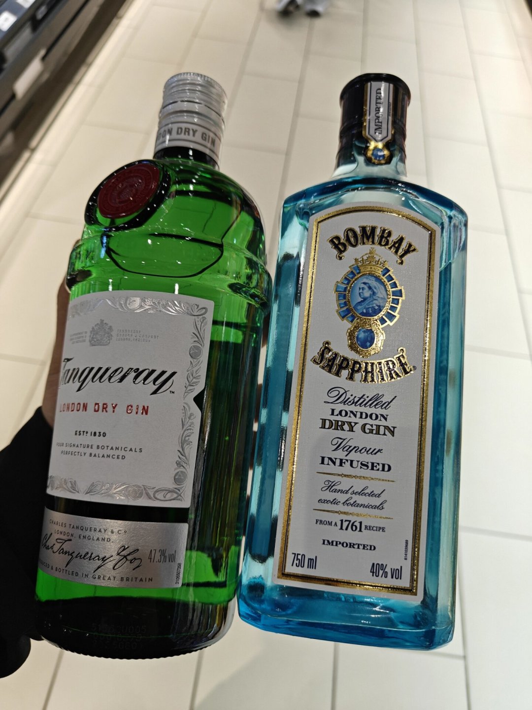 第一瓶金酒买添加利还是孟买蓝宝石?全网真实评价扒了个遍