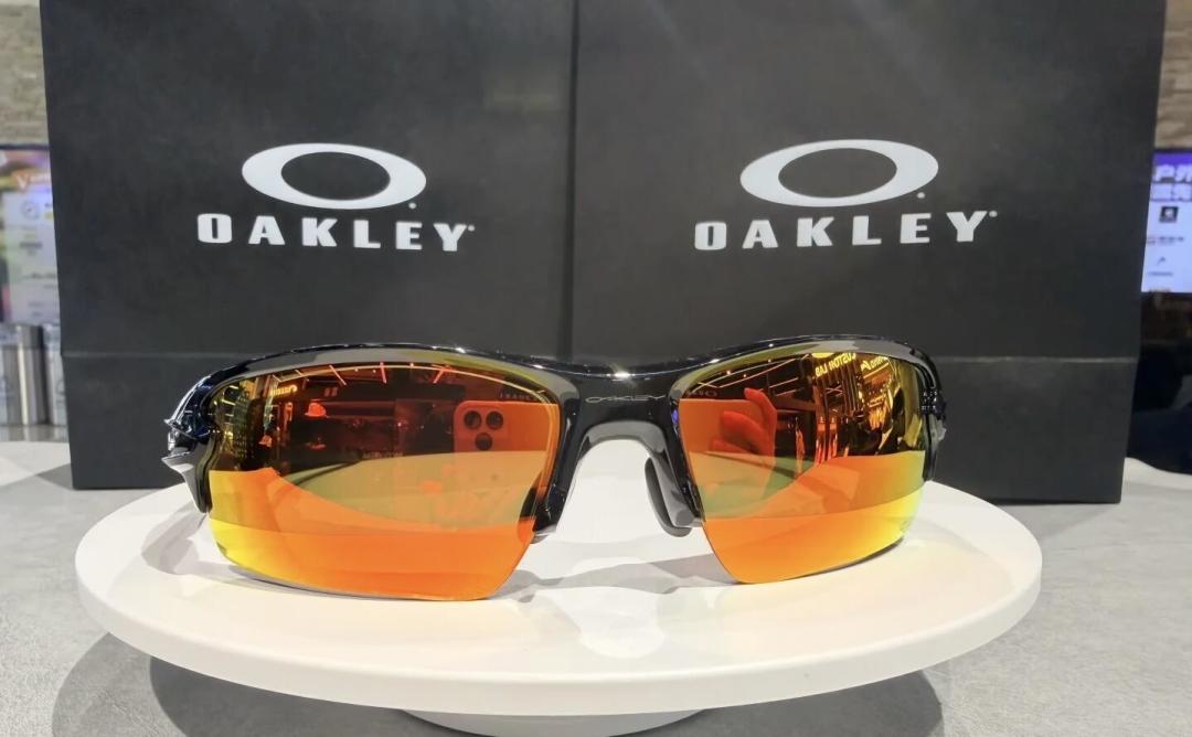 近视党想戴Oakley,卡在一句话上:欧克利不卖近视镜片?三条路的价格和坑都替你摸过了
