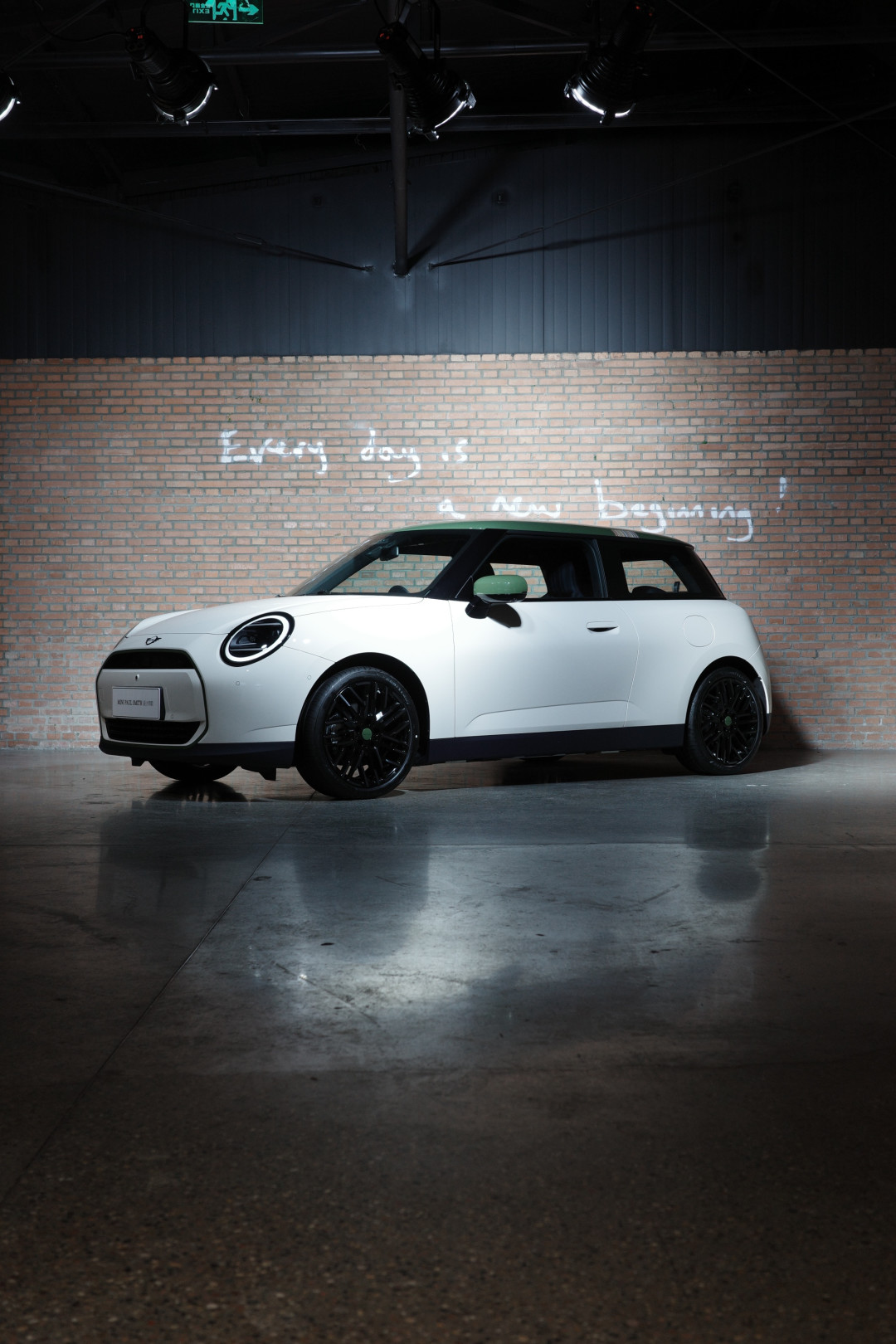 MINI × Paul Smith燃油版快来了:电动设计师款21.78万,普通电动版已跌破15万,这笔“设计师溢价”到底值多少?