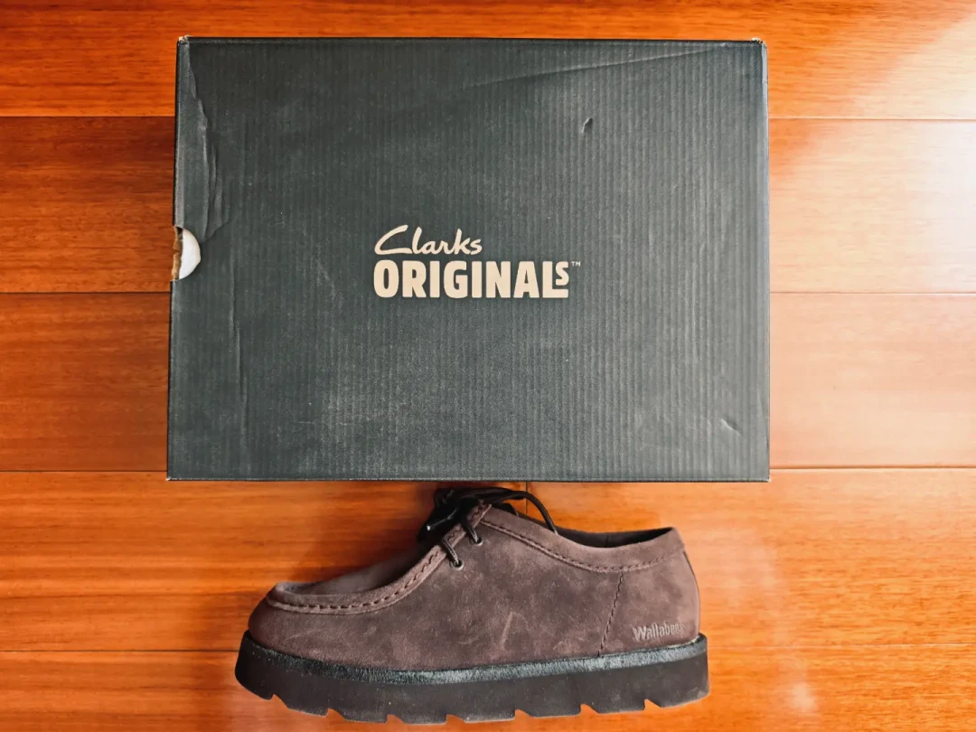 同一张袋鼠鞋脸,鞋底却完全不同:Clarks Wallabee 五条路线理清,秋天这双知道怎么买了