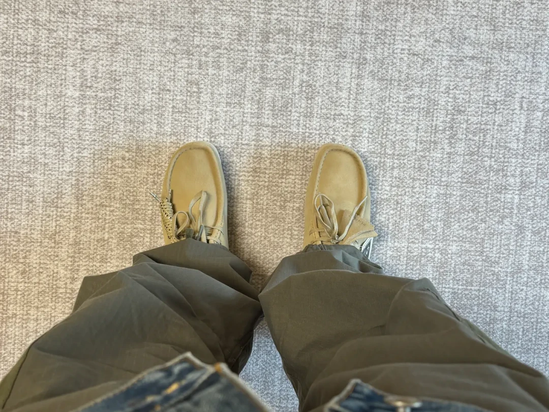 同一张袋鼠鞋脸,鞋底却完全不同:Clarks Wallabee 五条路线理清,秋天这双知道怎么买了