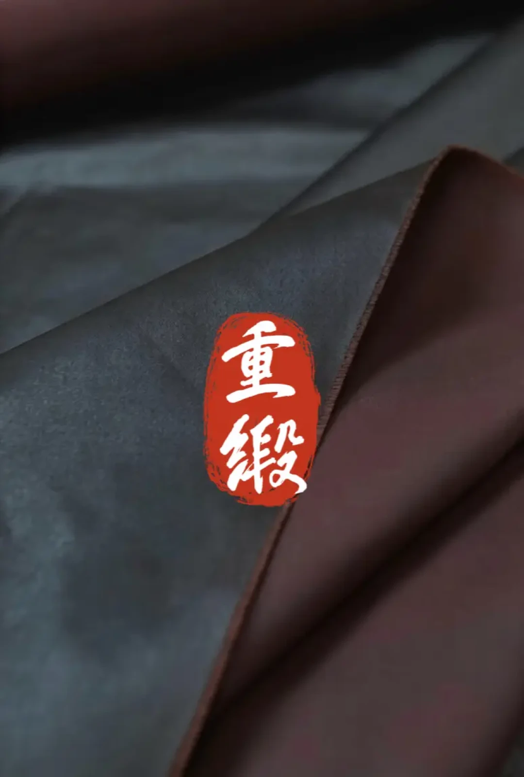 你不是不喜欢新中式了,只是不想再为盘扣买单:“去符号化”的风,已经吹到了这个秋天