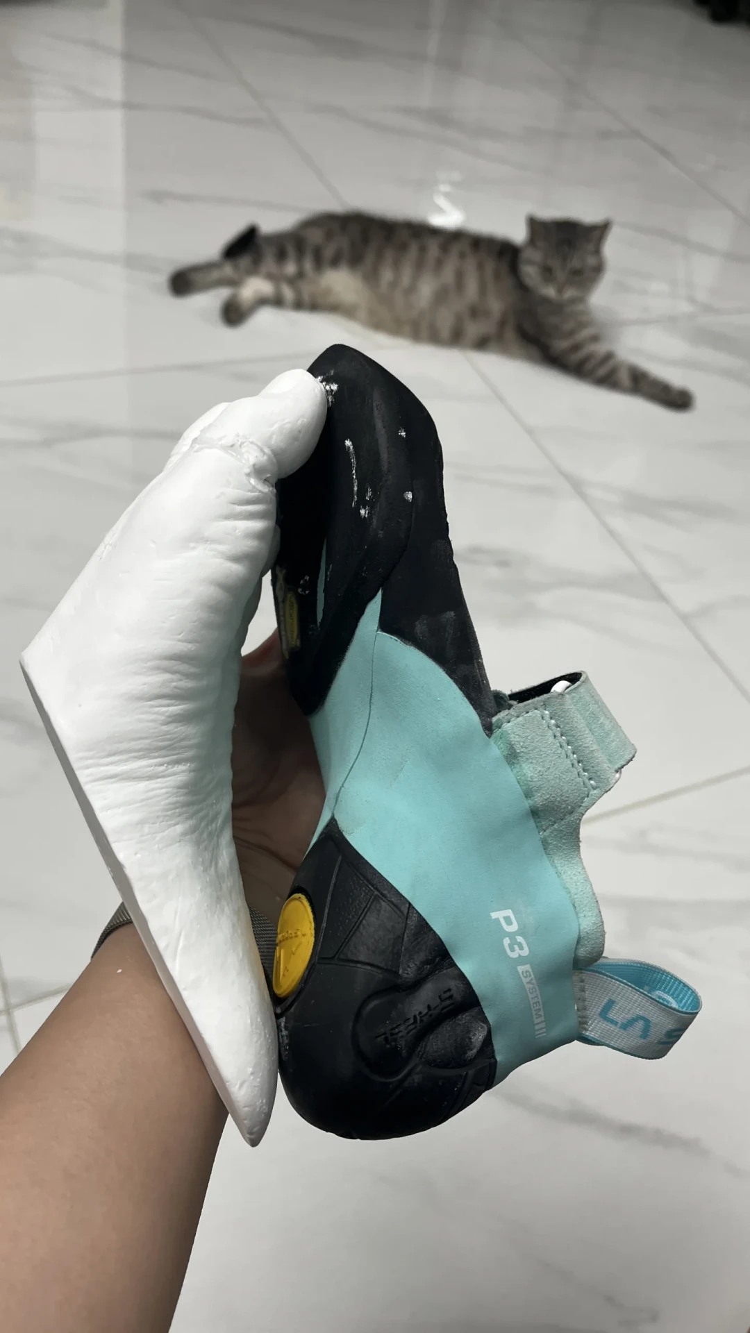 攀岩鞋不是越疼越专业:第一双该买多紧才不花冤枉钱,标准都在这了
