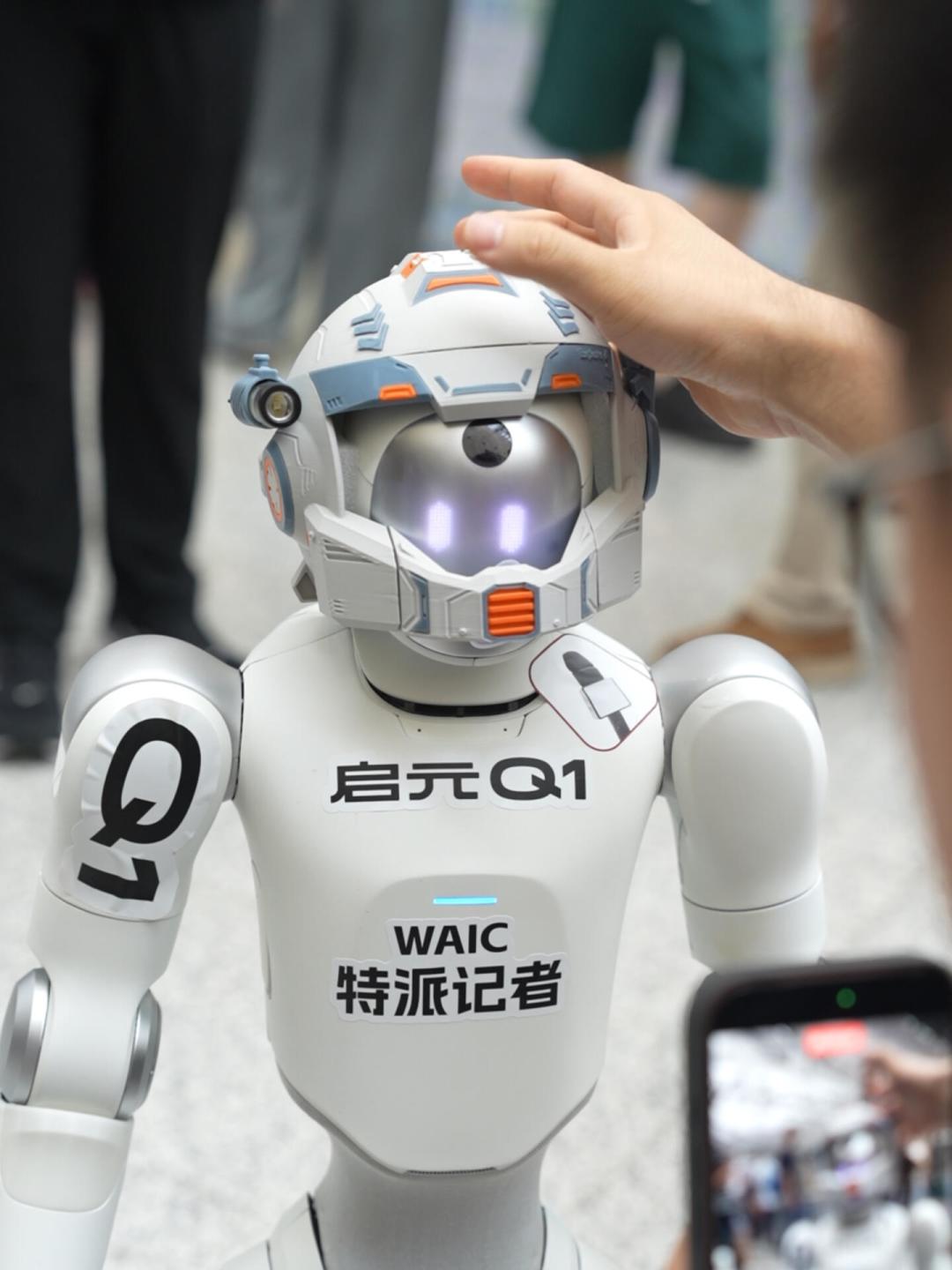 启元Q1开订但价格未公布:交1000元订金把养的AI角色接回家之前,先看这些