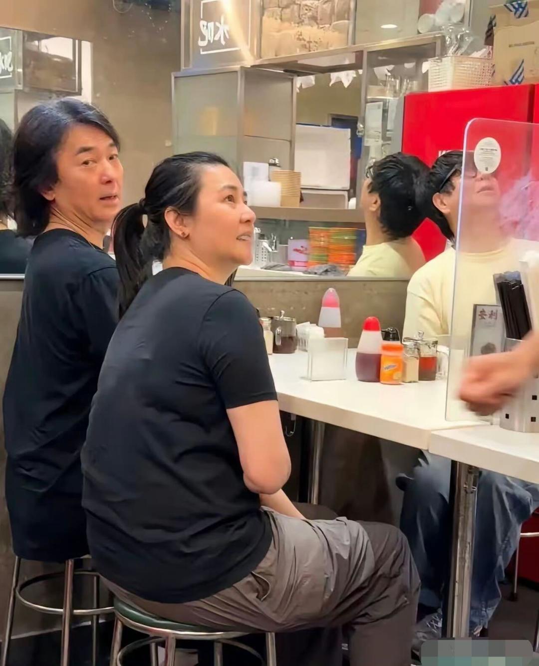 郑伊健上了两版《我们的歌2026》拟邀名单:内地粉丝等了七年,先看懂这三个信号再激动