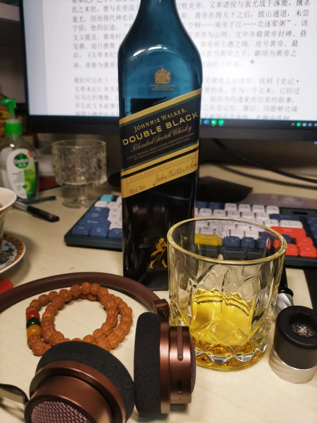 尊尼获加淡季行情观察:黑牌跌进百元档,绿牌蓝牌也松动,囤口粮前先弄清这三笔账