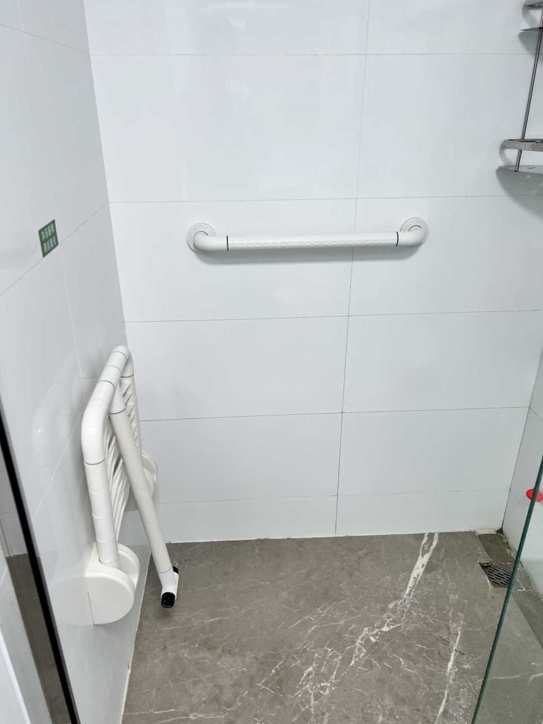 给爸妈做适老化改造,两笔钱摆在那,但同一件只能挑一笔:民政渠道补30%、以旧换新渠道立减15%——我把每件该走哪条道、四条红线和额度什么时候没理清了