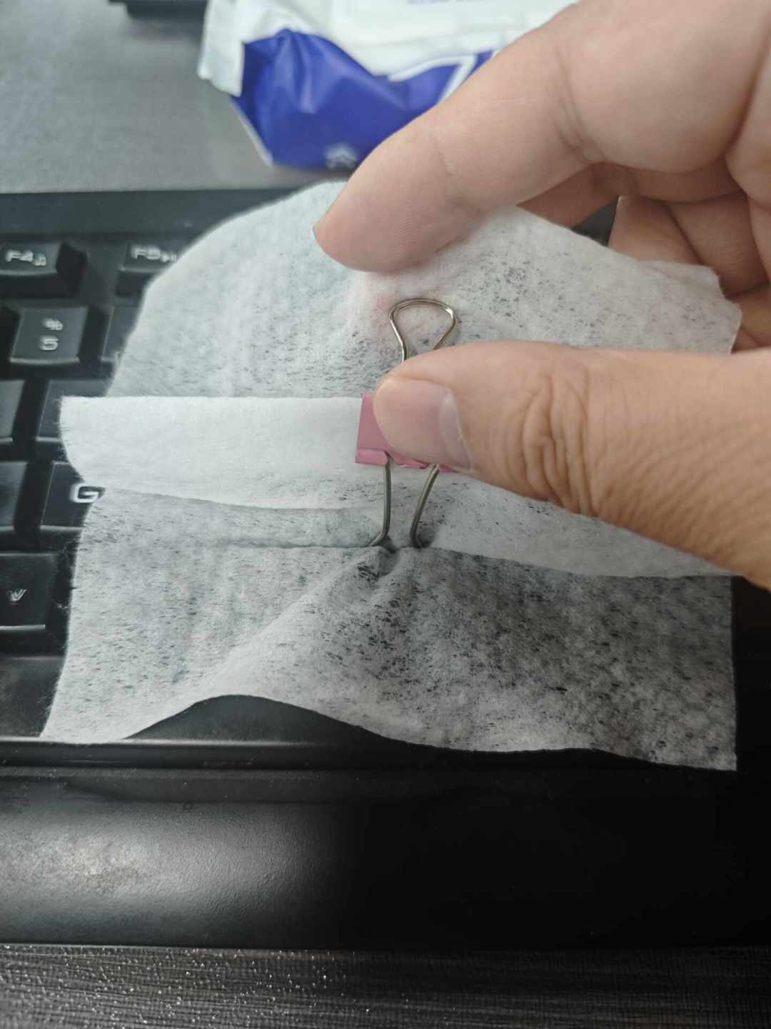 键盘其实不怕水,怕的是你带水上电:桌面清洁邪修分四门,两门是禁区