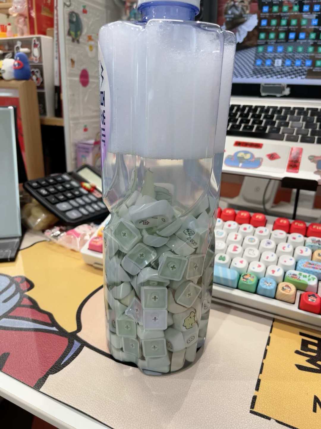 键盘其实不怕水,怕的是你带水上电:桌面清洁邪修分四门,两门是禁区