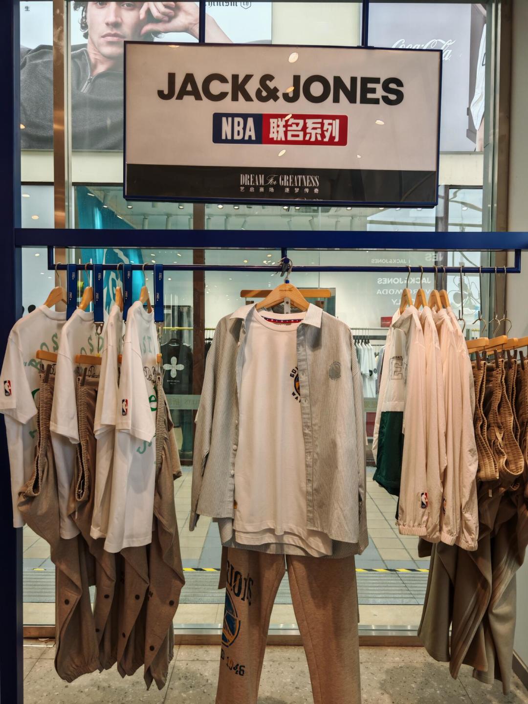 杰克琼斯8月就把羽绒服干到249元,但先别急:反季、双11、奥莱,我把三个窗口比了一遍