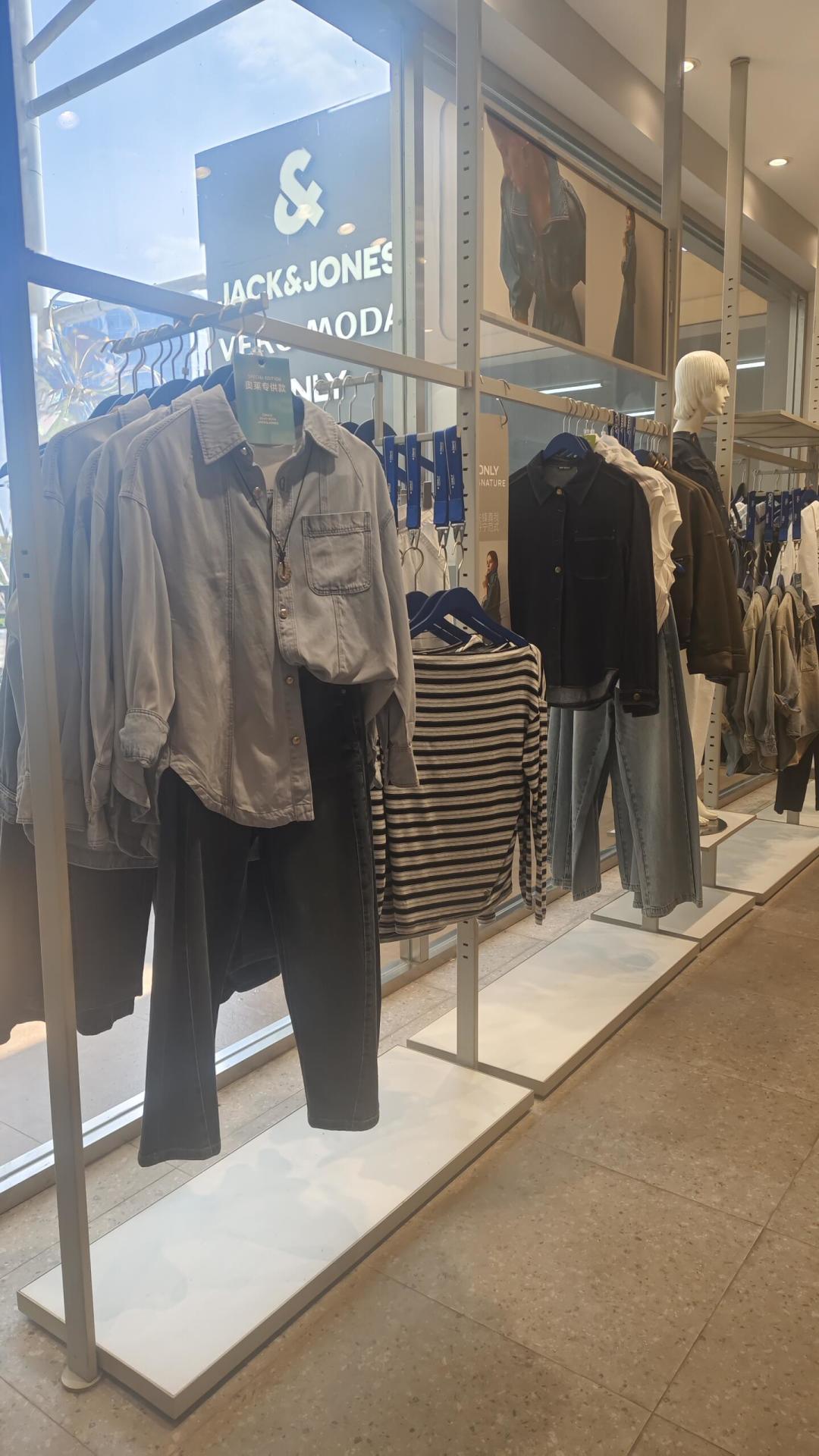 杰克琼斯8月就把羽绒服干到249元,但先别急:反季、双11、奥莱,我把三个窗口比了一遍