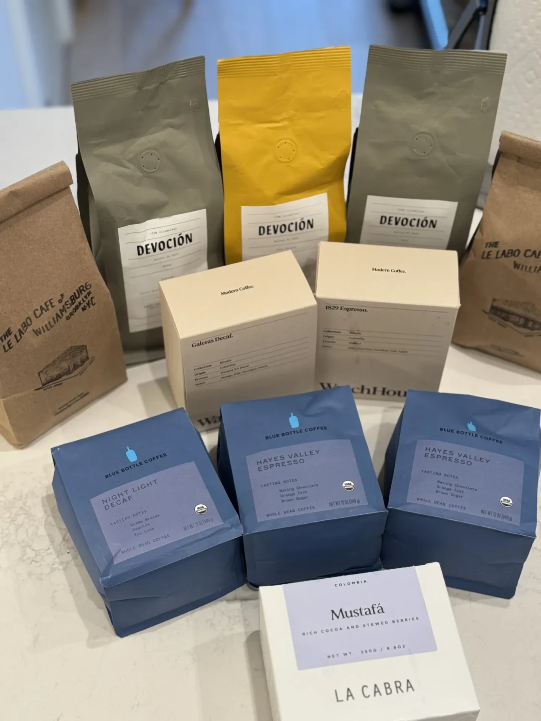 周一暴涨 5.9%,三天又跌掉 9%:这轮咖啡涨价,到底会落到你的口粮豆上吗