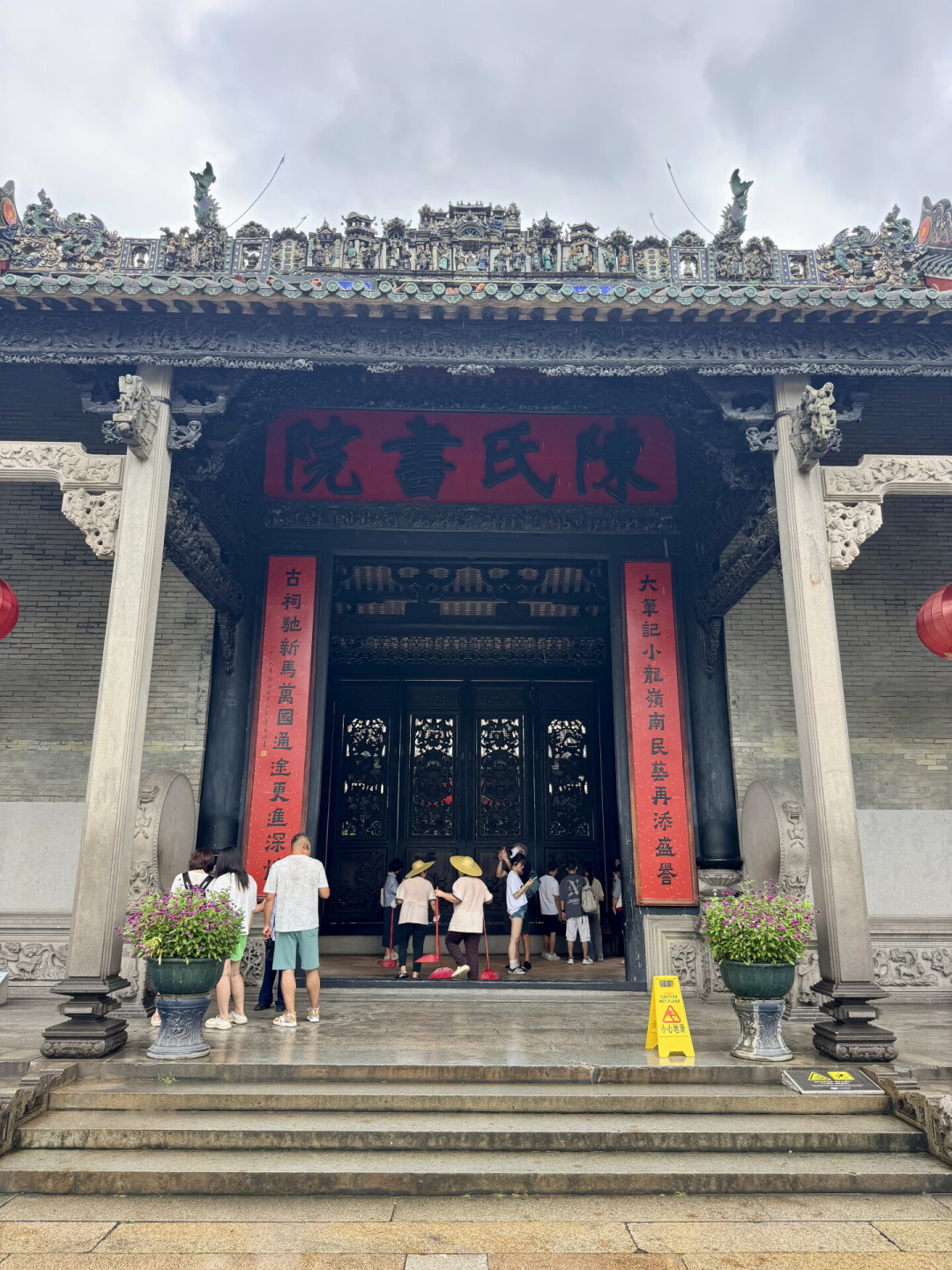 「敢拆就收购公司」的梗是编的,但陈家祠屋顶上刻的全是真的:三个问题读懂七十二县的家族生意经