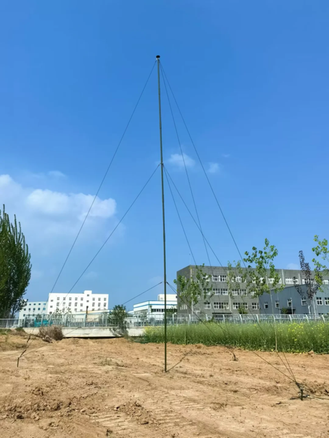 五六百块，能捡一台退役渔船上的建伍短波台：短波入场券是便宜了，但没有B证和核准码，你只能听