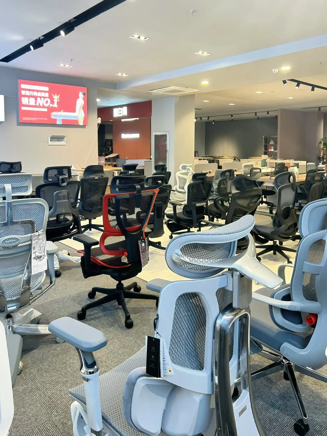 看测评越看越拿不准?Ergomax已经能到店真坐:哪些城市有店、店里贵不贵、20分钟该验哪7处
