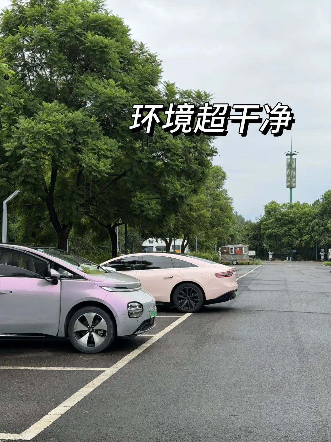 空调一晚实测6度电:这个夏天,拖挂房车的“用电焦虑”被评论区扒了出来,四条供电路线算完,答案不是堆电池