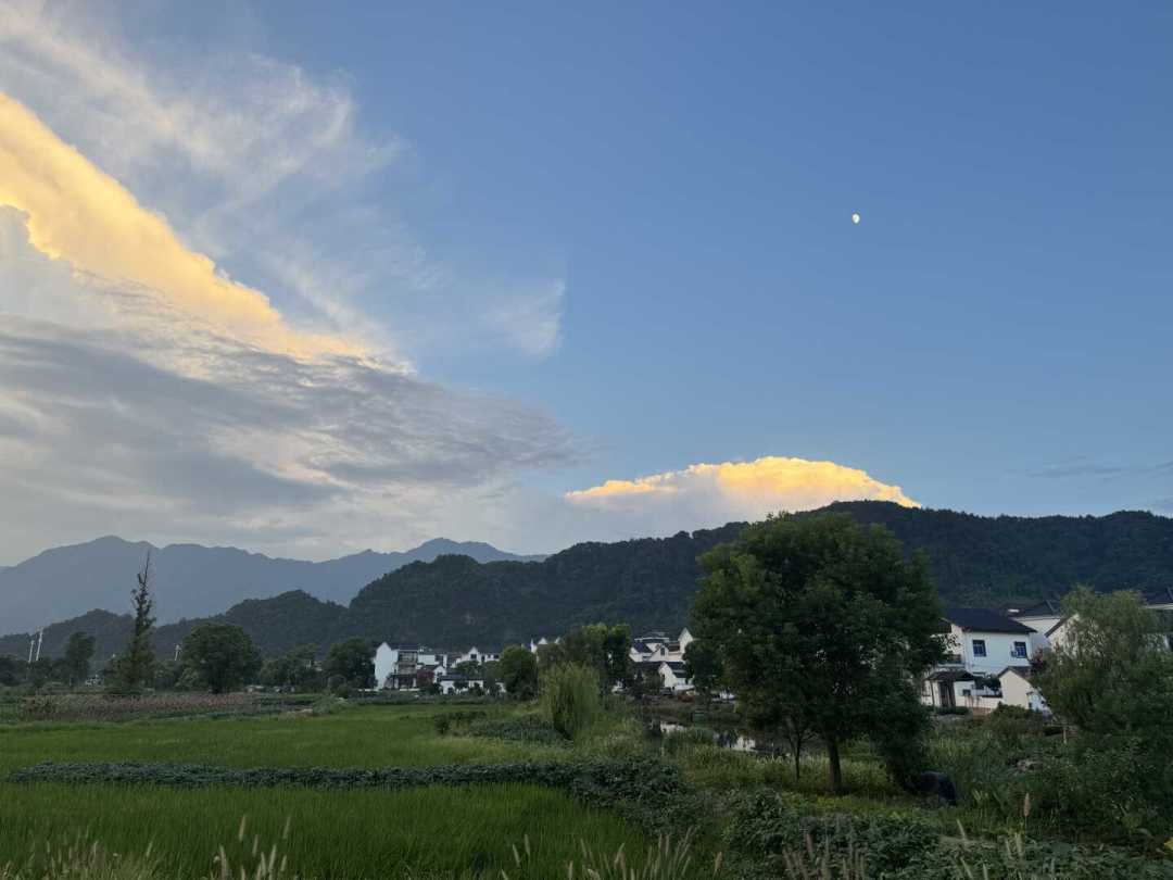 车中泊夏天最难的一关是「凉快」:油车电车四条路线比完,电车整夜空调3-6块钱,油车驻车空调真正的成本不是机器