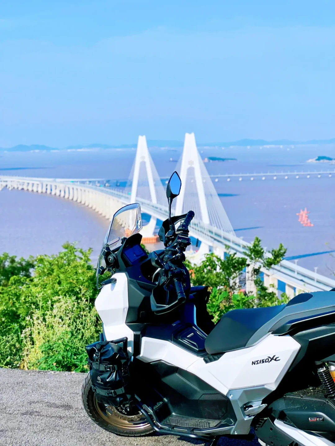 官方把弯道ABS摆上了台面:NS150XC这两万块,多少买安全、多少买溢价?