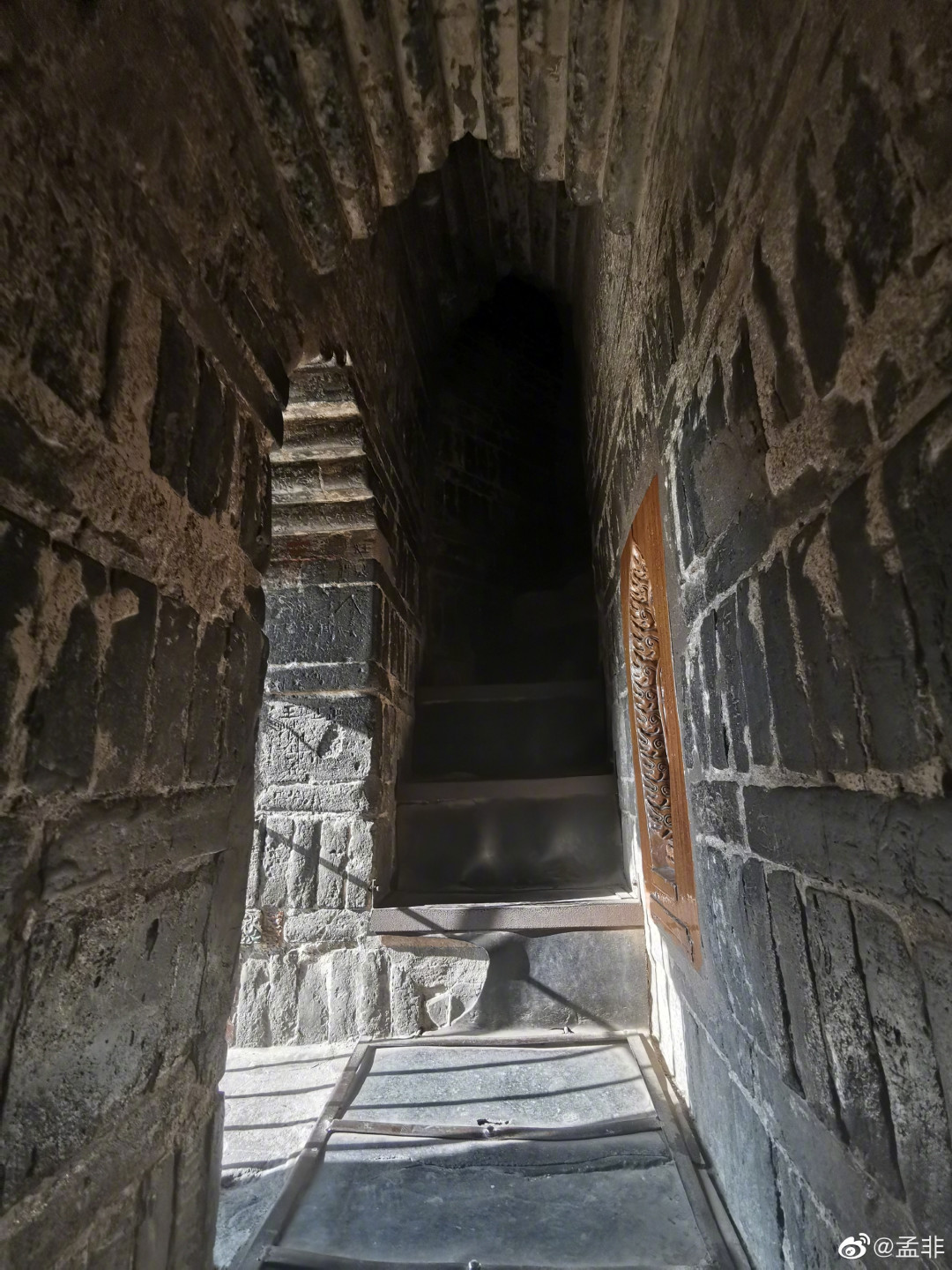 地理课本上那座铁塔,早就不让登了:但现在背《爱莲说》能免票,30元门票能玩三天
