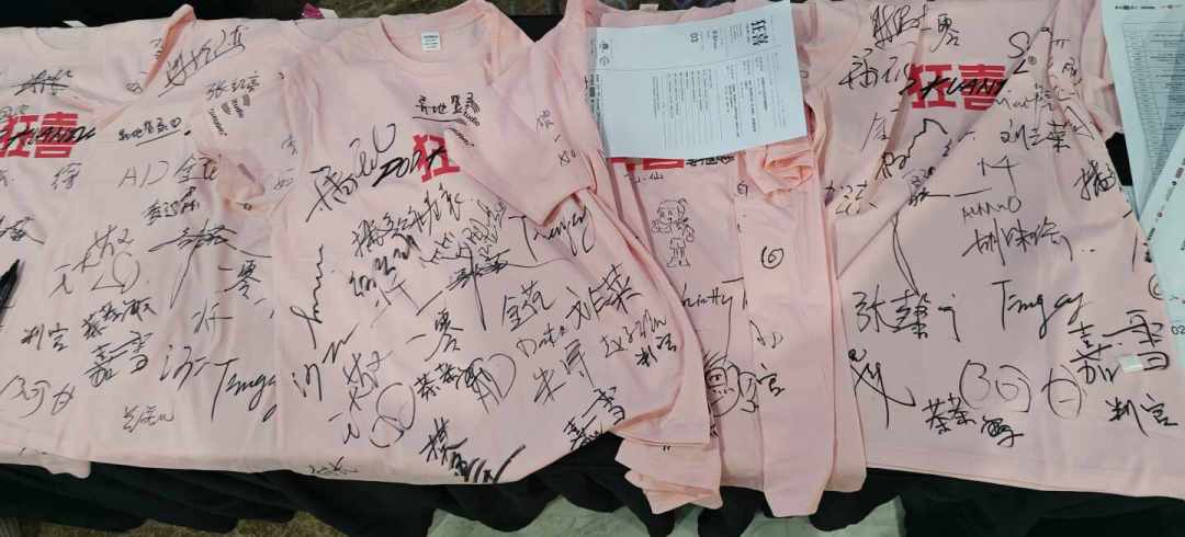凭机票入场、亲友票、500订阅门槛挡住听众：翻了两周9场播客线下，我给“想见耳机里的人”写了路线和成本账