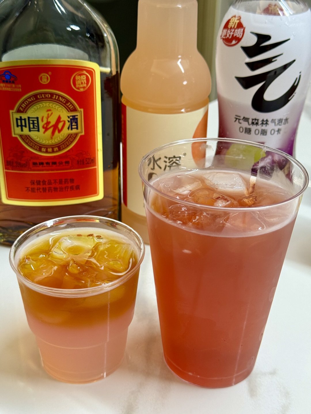 劲酒调酒火遍全网,喝之前先算三笔账:一小瓶的酒精量≈2瓶啤酒,获批功效只有2项