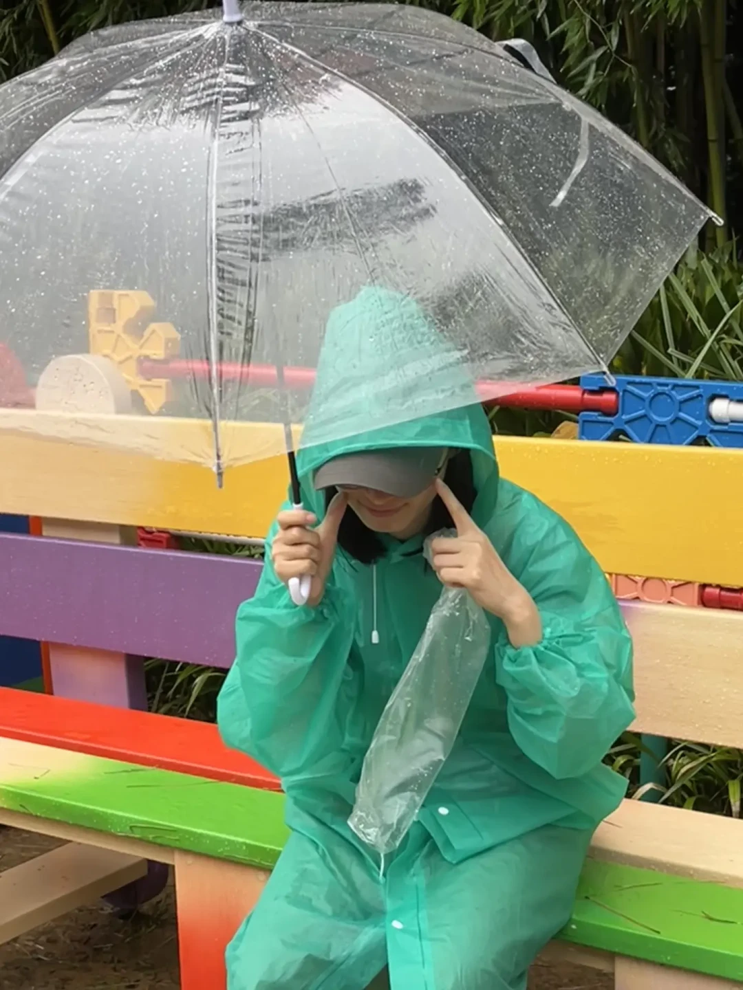 台风“沙德尔”和“白海豚”同一个登陆点,这次上海乐园却没翻车:对完8月9-10日的闭园记录和今天的现场实况,手里有8月29到9月5日票的,按票种做决定