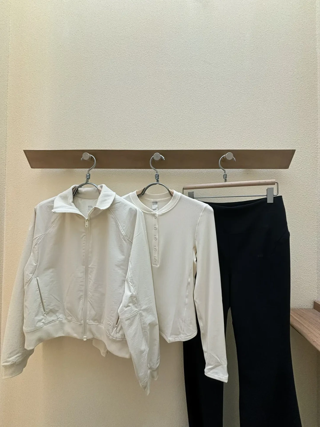 蕉下季末清仓来袭:防晒衣1折起、伞49元限量,值得冲吗?先算三笔账