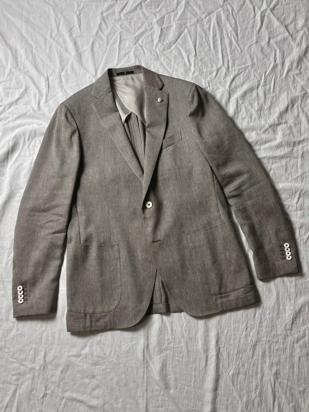 蓝豹还是Suitsupply？先别看排行榜，看日历：一个靠店庆满减，一个等电商两折