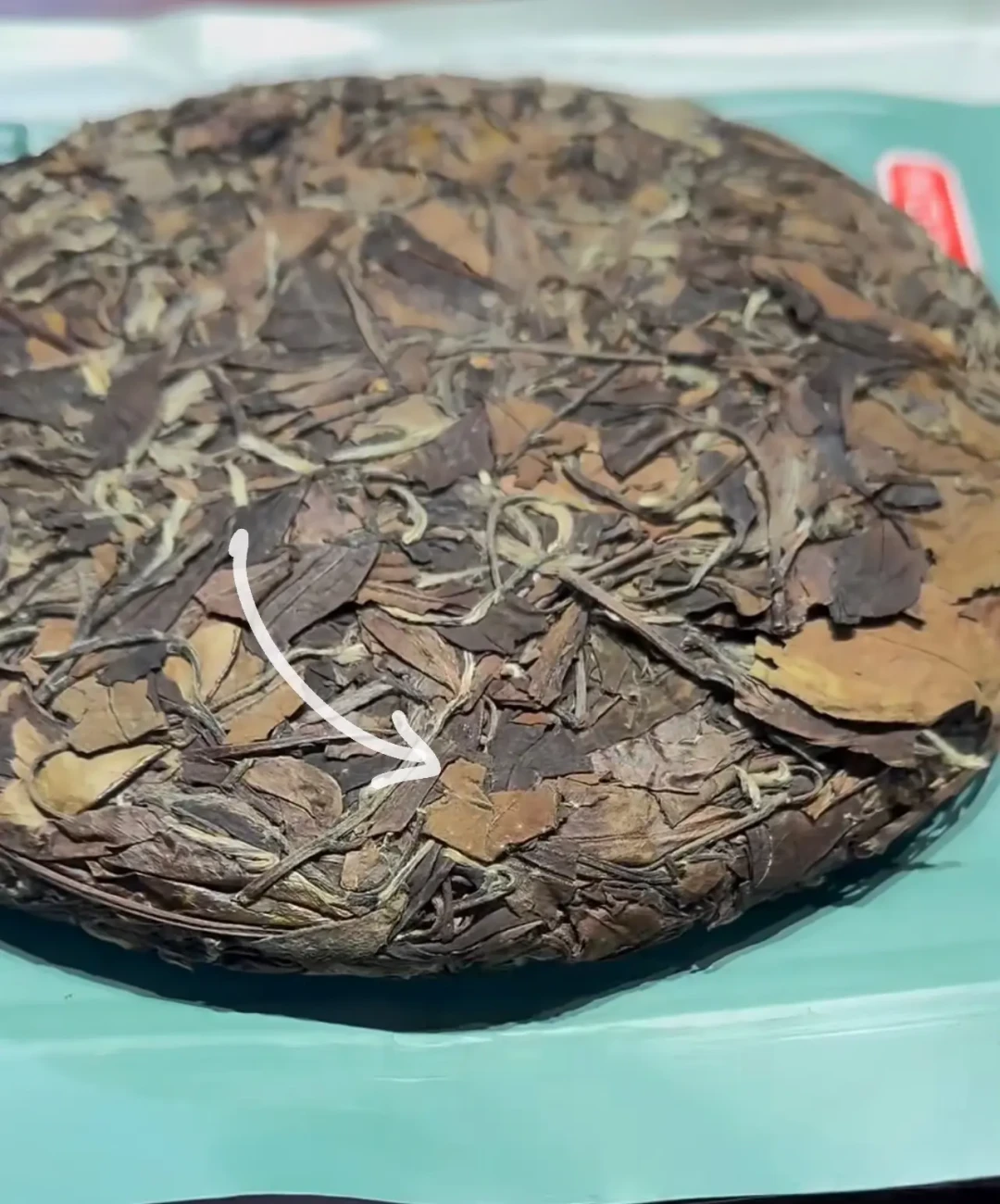白茶“长期存放”该改改说法了:保质期新规已落地,罐里那点白毛是霉还是毫,日期说了不算